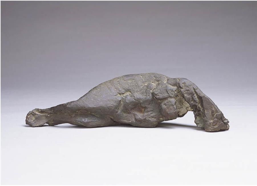 《横たわる裸婦1》 1963年頃 ブロンズ　中原悌二郎記念旭川市彫刻美術館　撮影：山岸せいじ