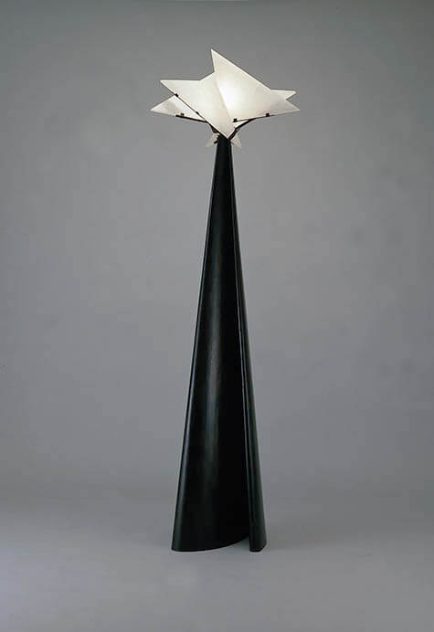 ピエール・シャロー《フロア・スタンド「修道女」》1923年　東京国立近代美術館

