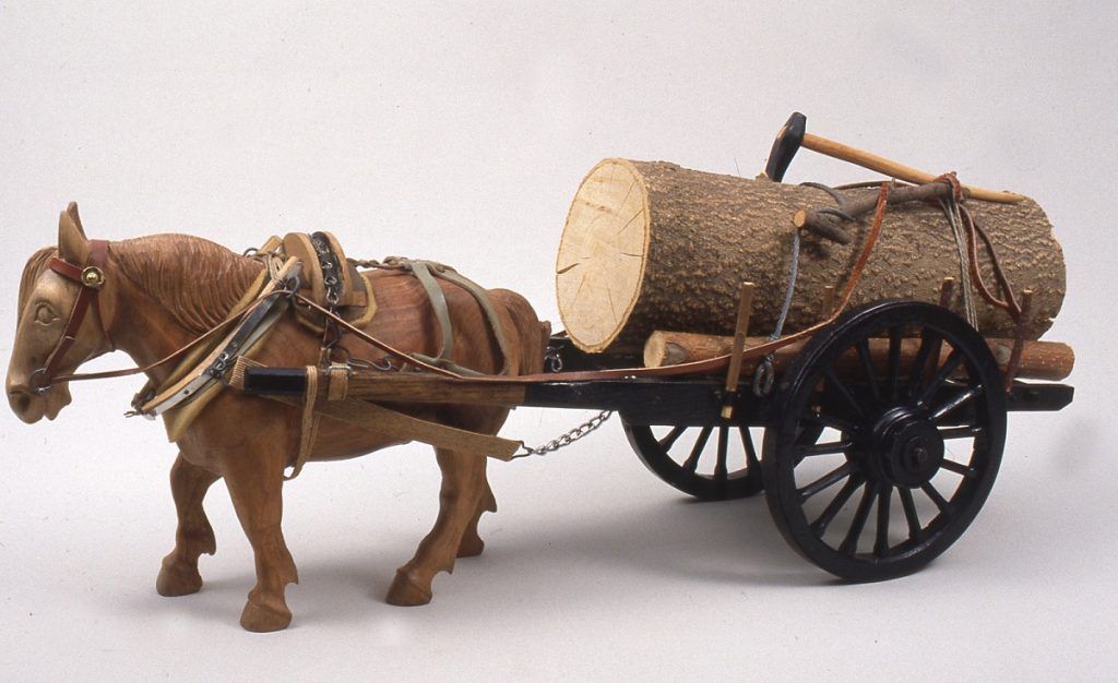 北海道開拓時代の材木輸送輓馬模型