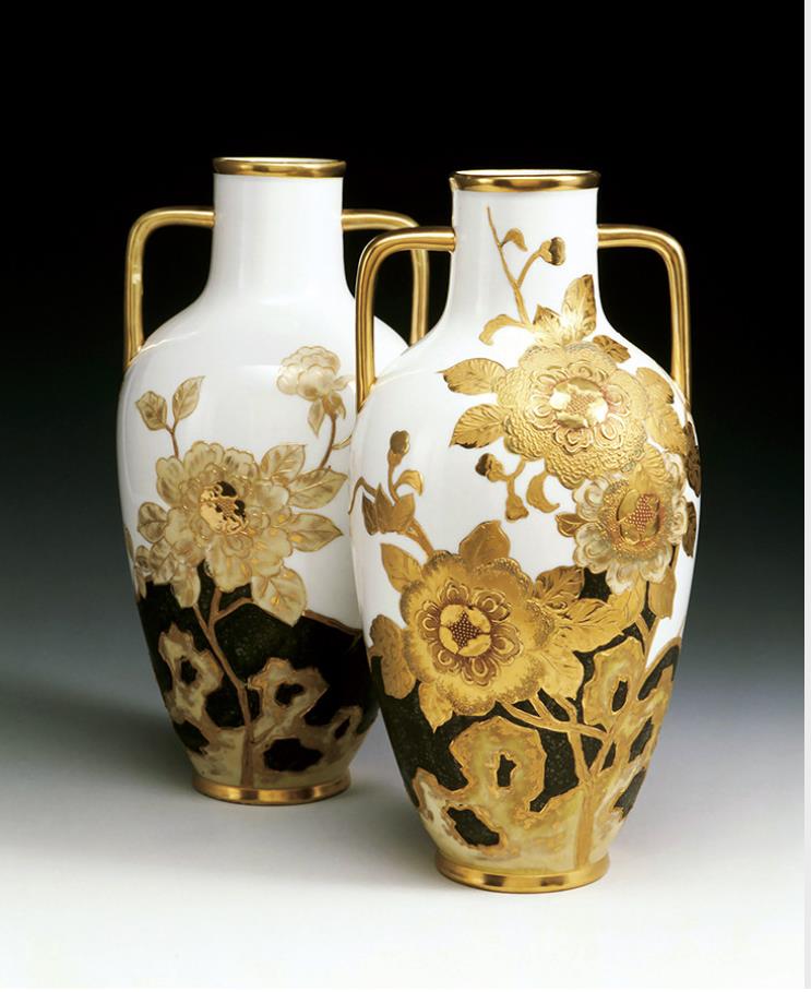 《色絵エッチング金盛牡丹文双耳花瓶》1911-21年頃