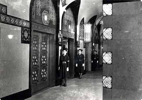 ⼤丸⼼斎橋店1階エレベーター（1933年，提供：J.フロントリテイリング史料館）