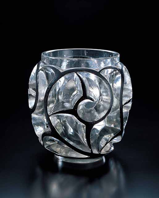 ルネ・ラリック　花瓶《つむじ風》 1926年　写真：清水哲郎