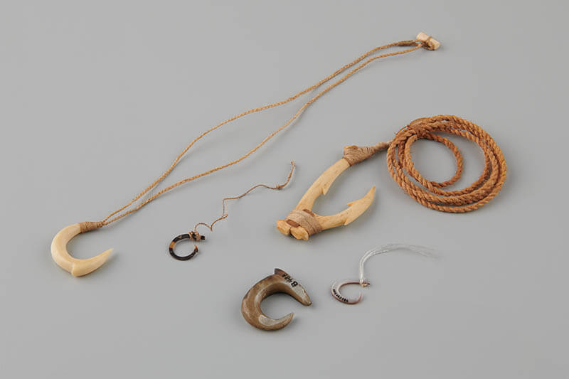オセアニアの多様な貝製・骨製釣針たち 国立民族学博物館蔵