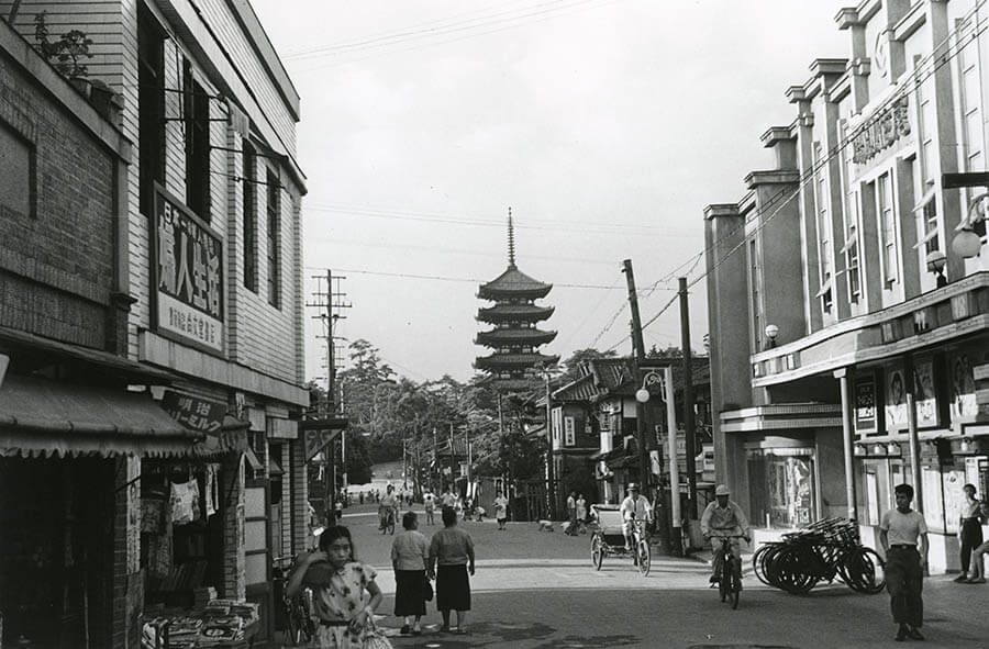 興福寺を望む　1951年