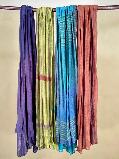 「絹からみ織り布」 左から 藍紬地縮 、 若草地細横段、 紺地多色太横段、煉瓦紬地縮 （いずれも約縦80×横200cm、絹100% ）