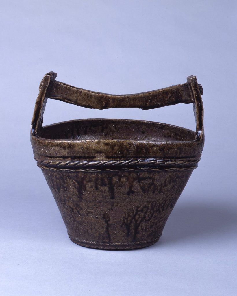 丹波《灰釉手桶形水指》江戸時代前期 兵庫陶芸美術館