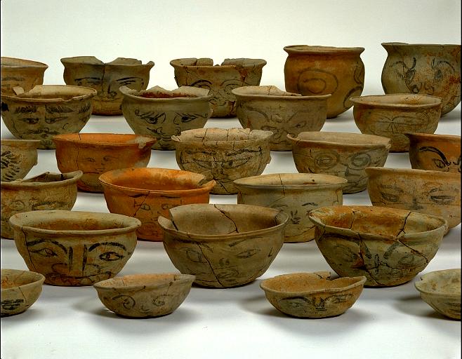 特別展示「考古資料とマンガで見る呪術展」京都市考古資料館