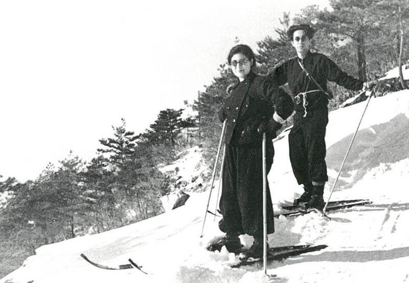 スキーを楽しむ大佛夫妻1935年（昭10）頃