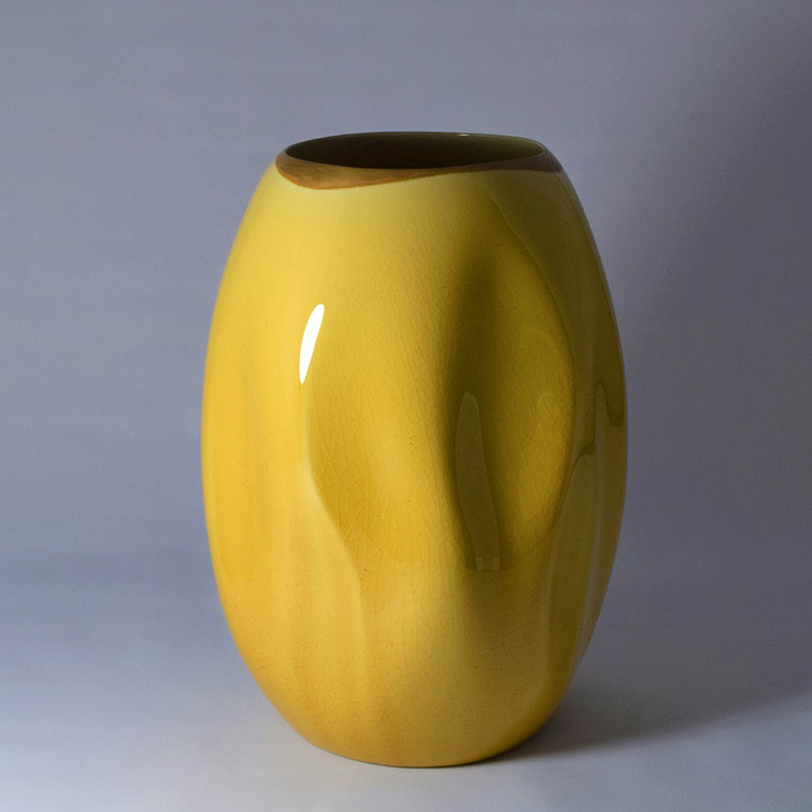「黄釉花器」 サイズ：径17.0×高さ23.5cm