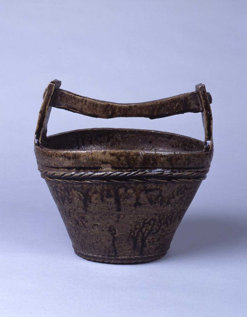 丹波　《灰釉手桶形水指》　江戸時代前期　兵庫陶芸美術館

