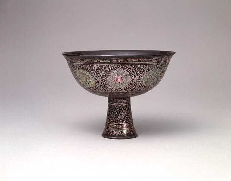 「牡丹唐草螺鈿馬上杯」 中国 明時代（14～15世紀）永青文庫蔵