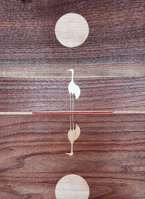 「月の水鏡(Ⅱ)」 （ウォールナット・カエデ・マユミ・カリン、49×37cm）