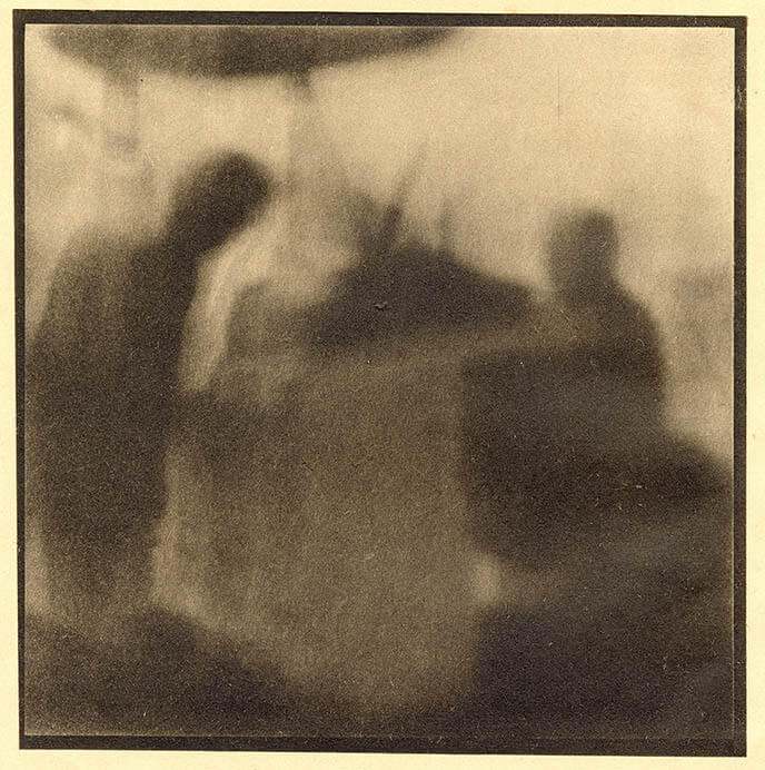 西亀久二≪どよめく空気≫1926年、コロタイプ印刷（写真画集『白陽』5巻3号より）、名古屋市美術館蔵