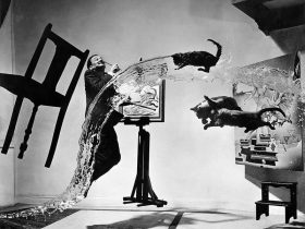 フィリップ・ハルスマン 《ダリ・アトミクス》1948年　Photo by Philippe Halsman © The Philippe Halsman Archive