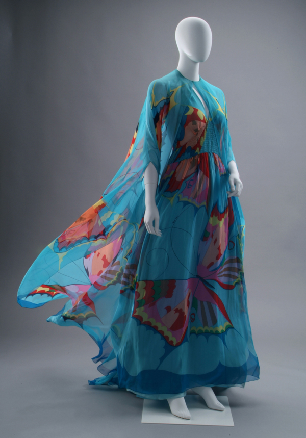 《カフタン、ドレス》1976年　島根県立石見美術館蔵

