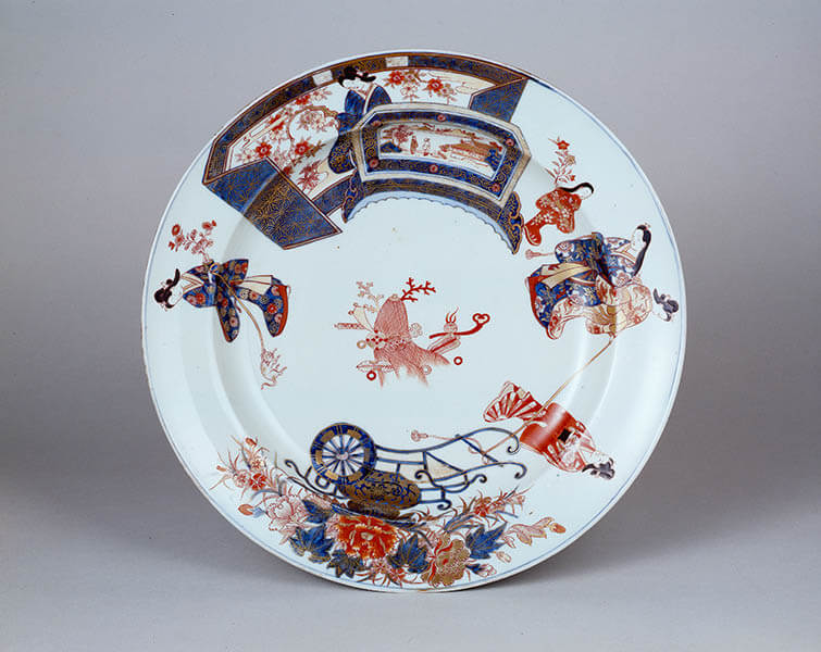 色絵風俗絵図平鉢　古伊万里金襴手　1700-1740年代

