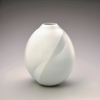 前田昭博「白瓷壺」2012
東京国立近代美術館