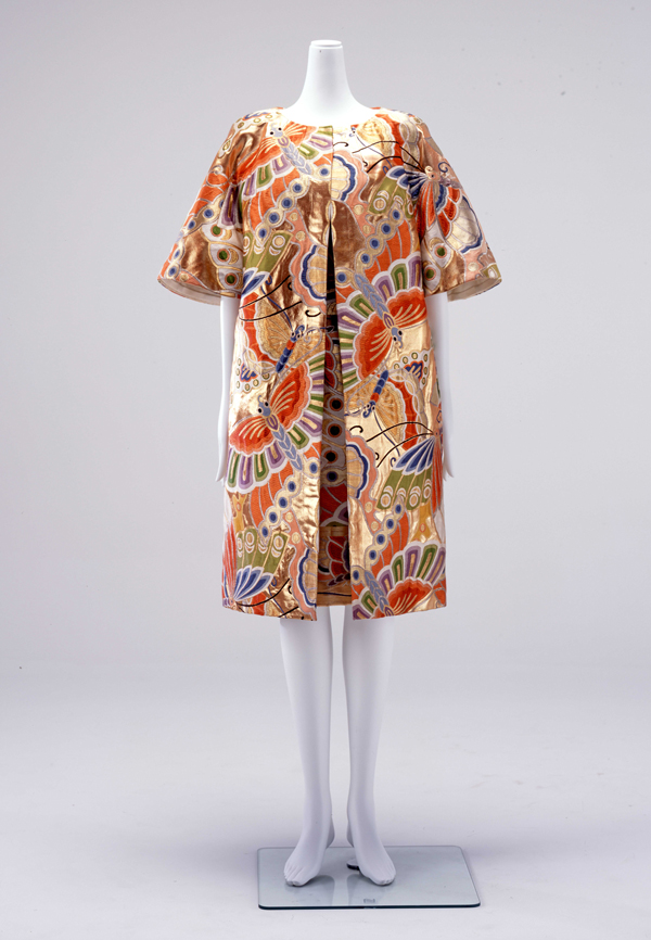 《イブニング・コート、ショートドレス》　1964年　島根県立石見美術館蔵

