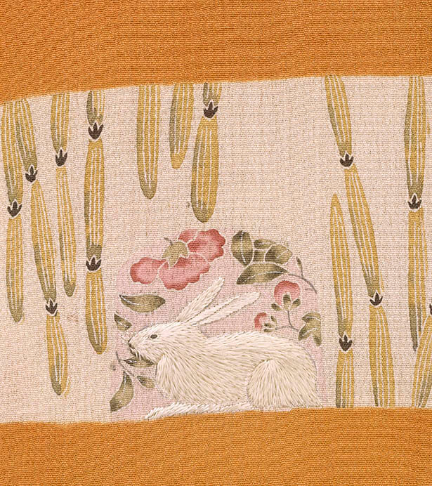 木賊花兎に段文様小袖（部分）　京都国立博物館