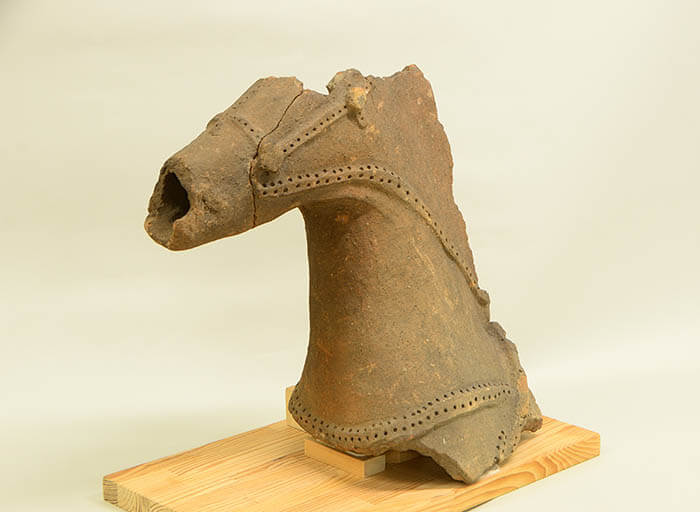 馬形埴輪　古墳時代（６世紀後半か）　関西大学博物館蔵

