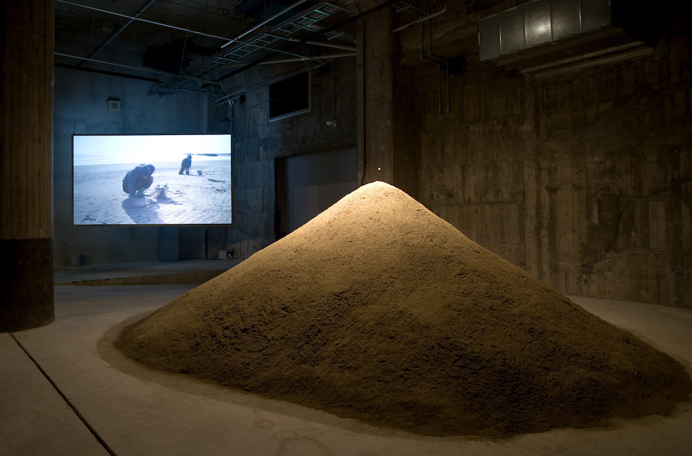 《A Spoon Made From The Land》
2009 年
ヨコハマトリエンナーレ2011での展示風景