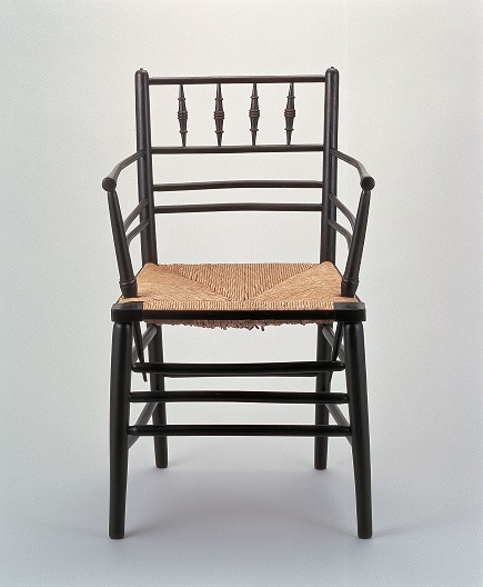 《サセックス・シリーズの肘掛け椅子》
おそらくフィリップ・ウェッブ (1831-1915)
1860年頃
黒檀色仕上げのブナ材、い草座
モリス商会
Photo ©Brain Trust Inc.