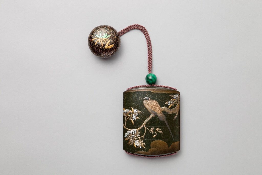 《梨花精衛蒔絵印籠》 飯塚桃葉作 江戸時代 18世紀 個人蔵
