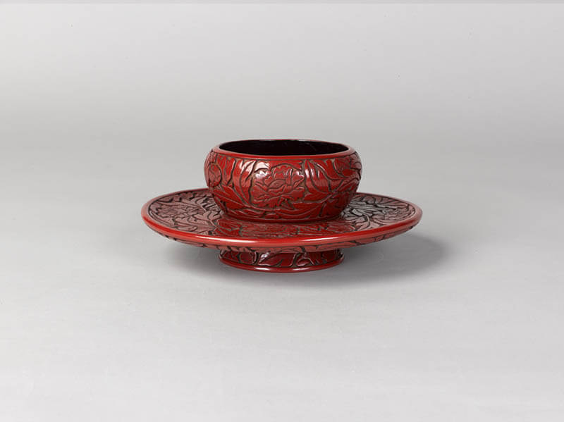 牡丹文堆朱天目台　中国 明時代　15～16世紀　香雪美術館

