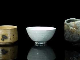 左から）西岡悠：黄瀬戸茶盌（11.3×H6.6cm）　鈴木大弓：粉引茶盌（12.9×H6.8cm）　福島一紘：伊賀茶盌（12.7×H11cm）