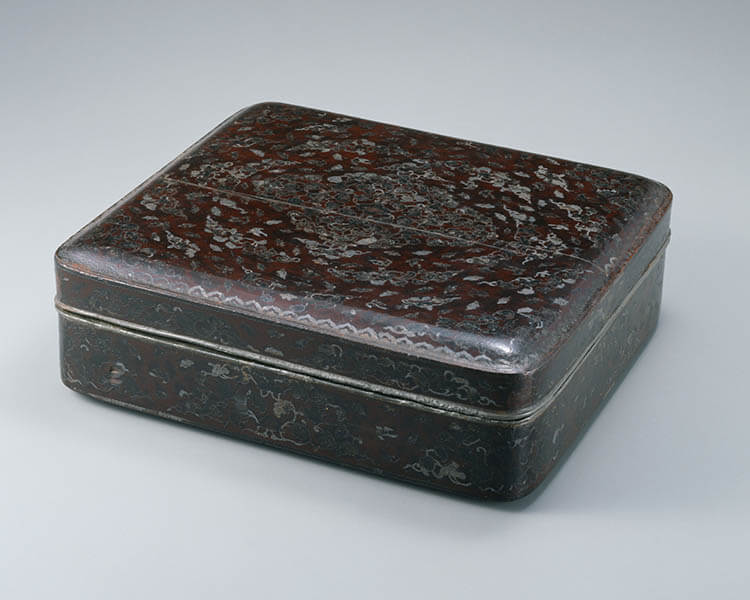 重要文化財　宝相華銀平文袈裟箱　日本・平安時代　12世紀　根津美術館蔵