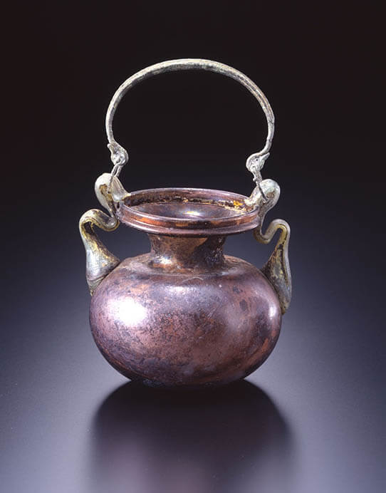 《銅製把手付ガラス壺》3～4世紀　MIHO MUSEUM蔵

