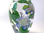 「紫陽花に蝶　花器」 寸法：W12×H18 cm　　