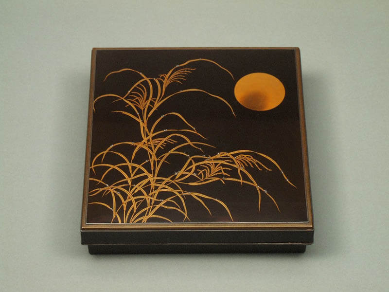 「月に薄蒔絵硯箱」江戸（17世紀）