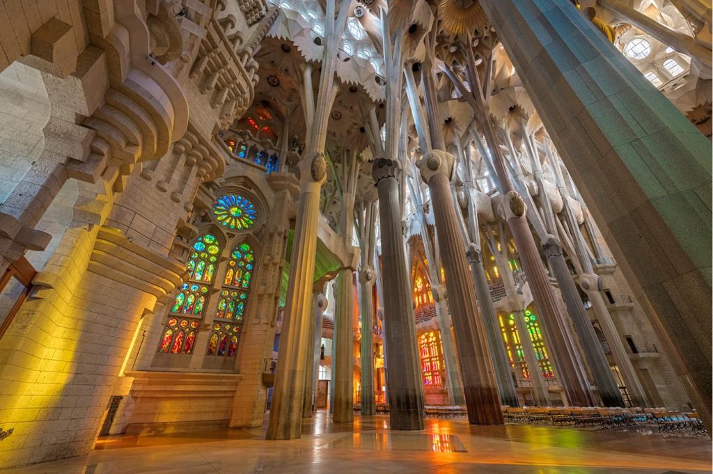 サグラダ・ファミリアの内観　©Fundació Junta Constructora del Temple Expiatori de la Sagrada Família