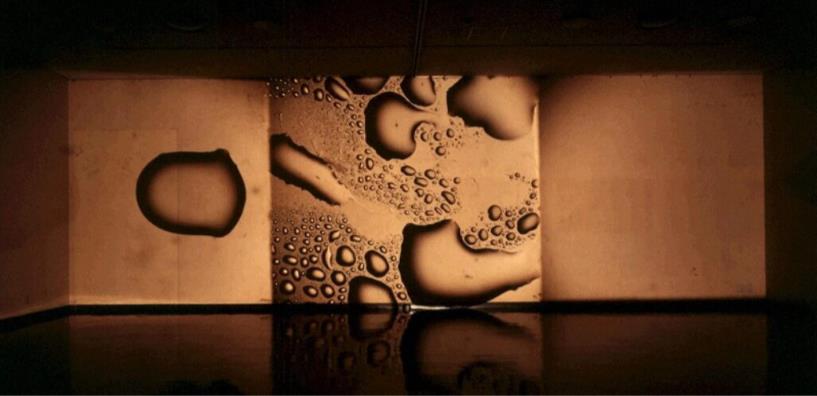 キム・ヨンジン〈韓国〉《液体―右から左へ》1995年 福岡アジア美術館蔵