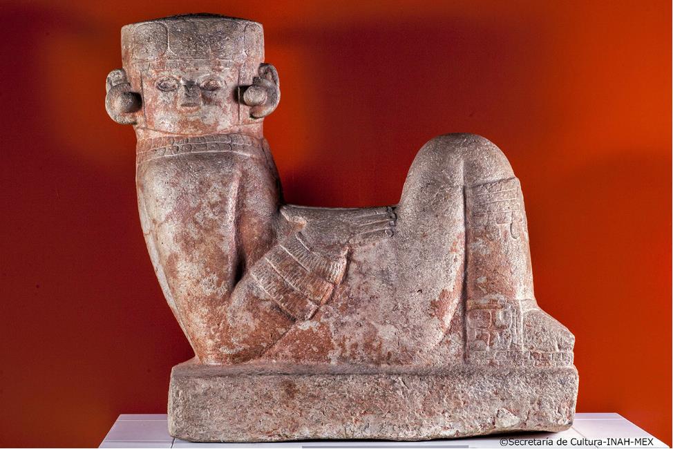 チャクモール像 マヤ文明、900～1100年 チチェン・イツァ、ツォンパントリ出土 ユカタン地方人類学博物館 カントン宮殿蔵 ©Secretaría de Cultura-INAH-MEX