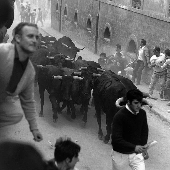 封印が解かれた闘牛の道。 パンプロナ、1972年 ©高橋宣之