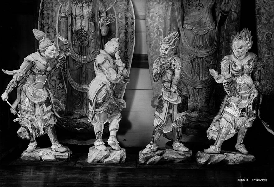 室生寺金堂　十二神将立像（左から巳神、未神、申神、辰神）
写真提供 土門拳記念館