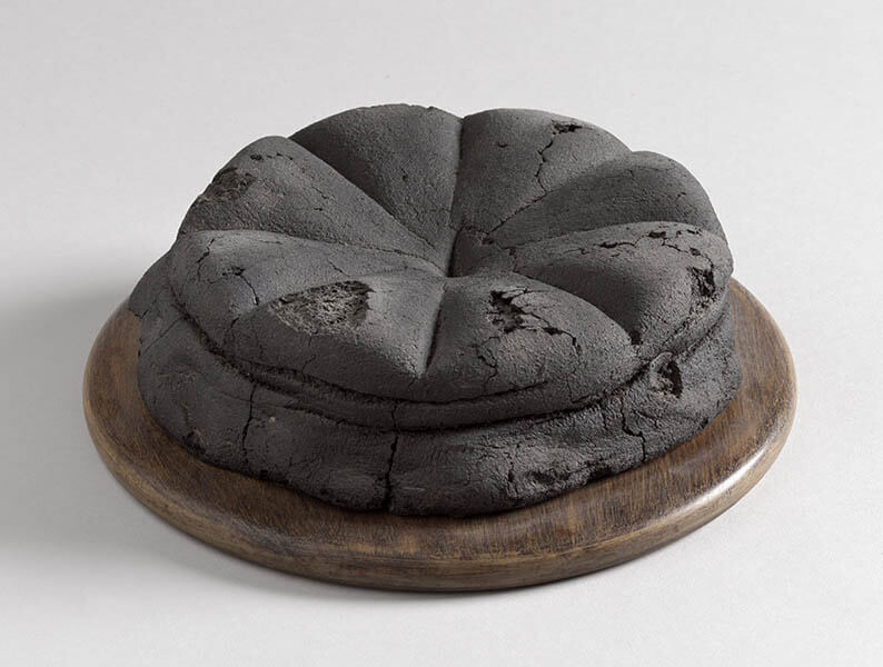 《炭化したパン（レプリカ）》 79年　ナポリ国立考古学博物館
Photo © Luciano and Marco Pedicini

