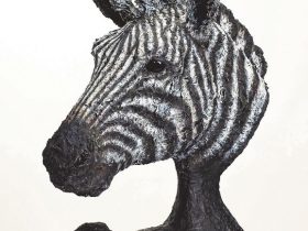 遠藤良亮 「Life size -Zebra-」 62×70×37cm 新聞紙