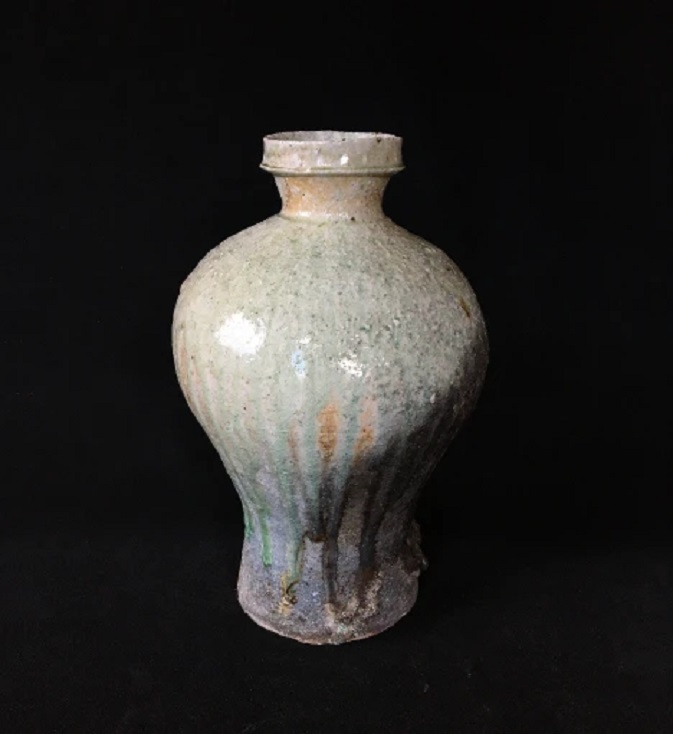 「信楽 瓶⼦」（幅20.8×奥⾏20.0×⾼さ32.0cm）