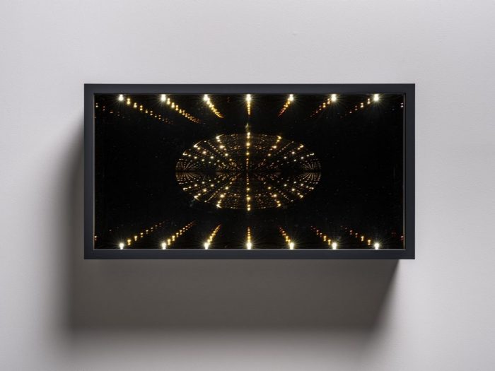 wall-ordered ellipsoid bronze

2022 年
36.7×68.2×13.5 cm

ガラスミラー、 アクリルミラー、LED、額縁