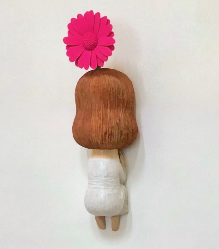 花と人 (ピンク)

H43×W13×D12 cm
2023

木・色鉛筆・アクリル絵具・水干絵具