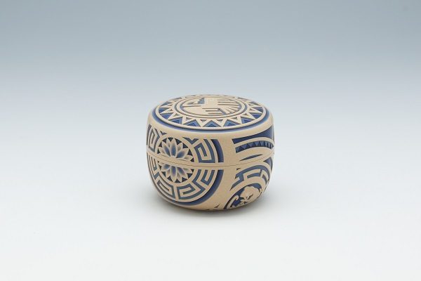 彫漆茶器「輪廻」

8×8×6cm