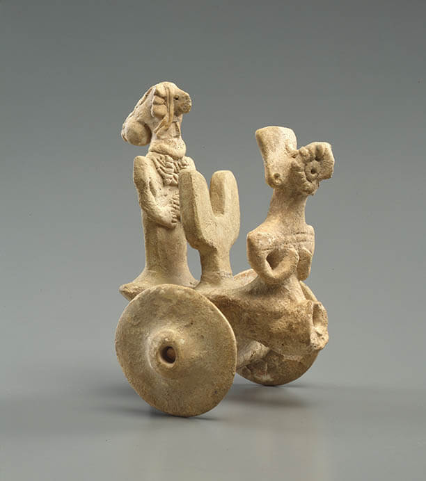 二輪車に乗る女神像　北メソポタミア　紀元前2000年頃

