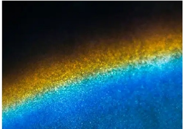 「虹色の水滴：2020-07-01T 12:40:35」（6号）