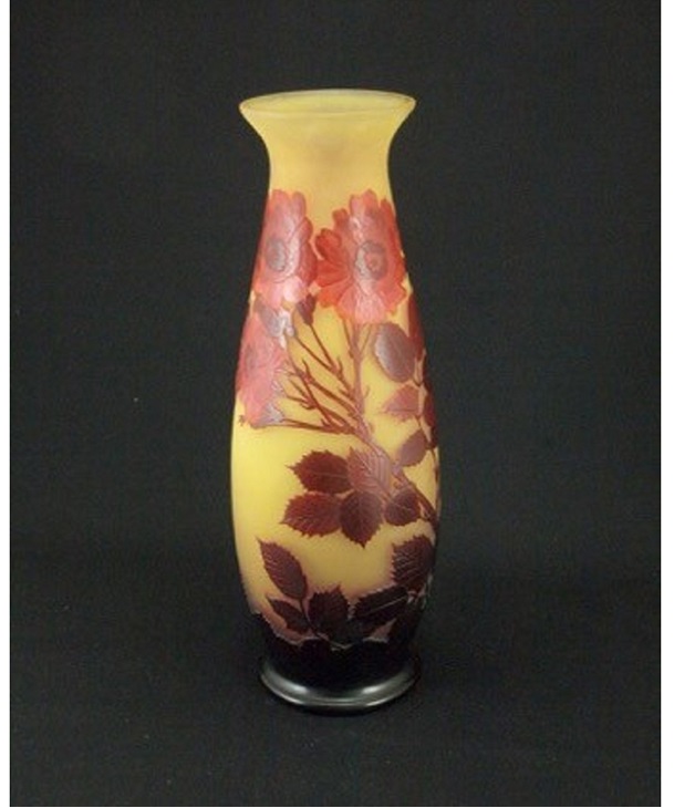 ガレ／バラ文花瓶
1904～1931年
サイズ：幅9.5×高さ32cm