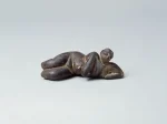 《横たわる女人像》 トルコ 紀元前5600年頃 長8.4cm