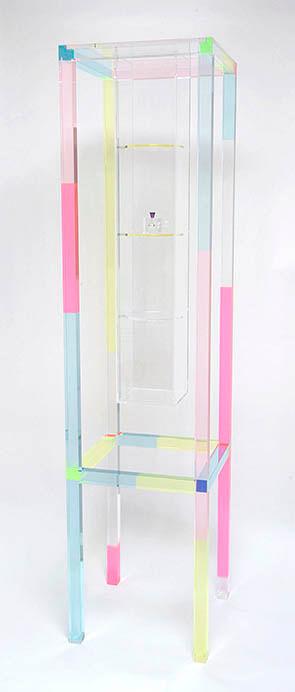 "Cabinet de Curiosité(カビネ・ド・キュリオジテ)"1989年(1989～2023 年製造)　アクリル　46.0×46.0×190.0cm
Ed.40 倉俣美恵子夫人の証明書付