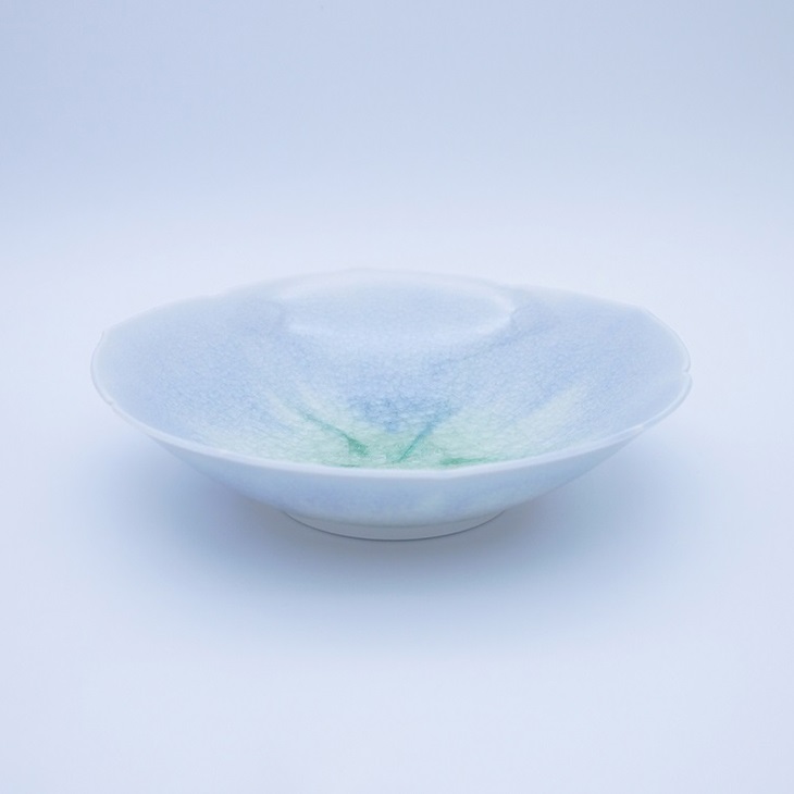 荒谷翔「耀彩灰釉輪花鉢」
サイズ：径22×高さ5cm